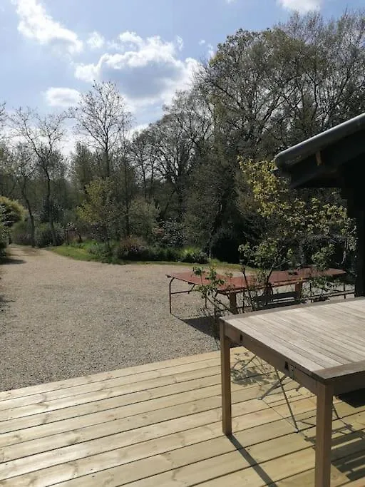 Chalet En Pleine Nature Au Bord D'Un Etang Lanvallay Francia
