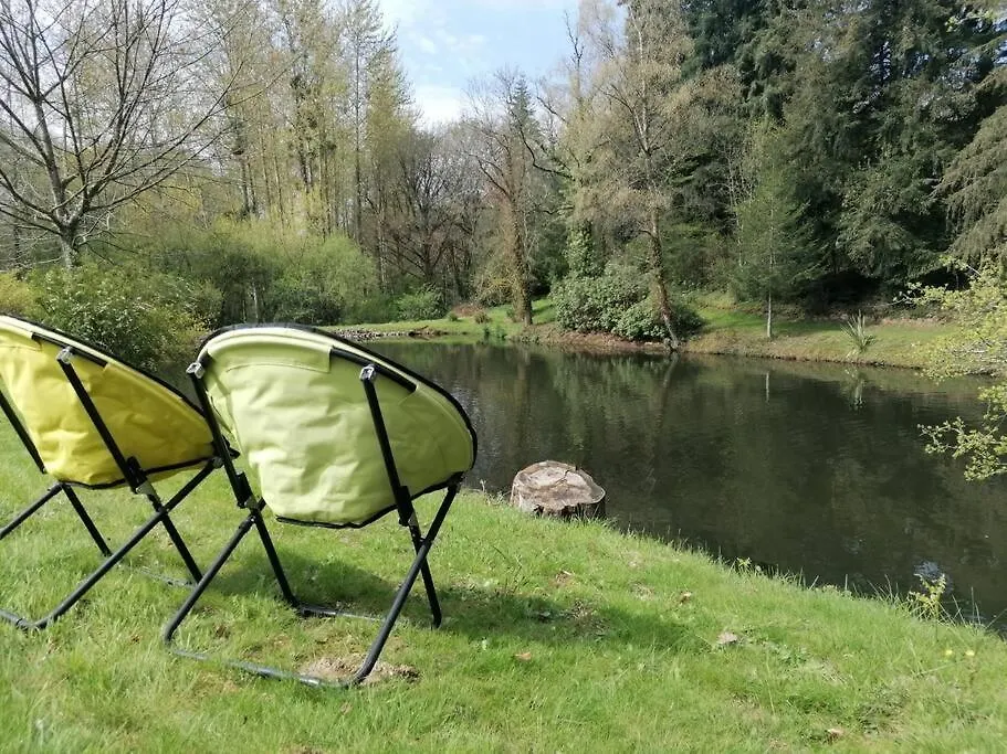 Chalet En Pleine Nature Au Bord D'Un Etang Lanvallay