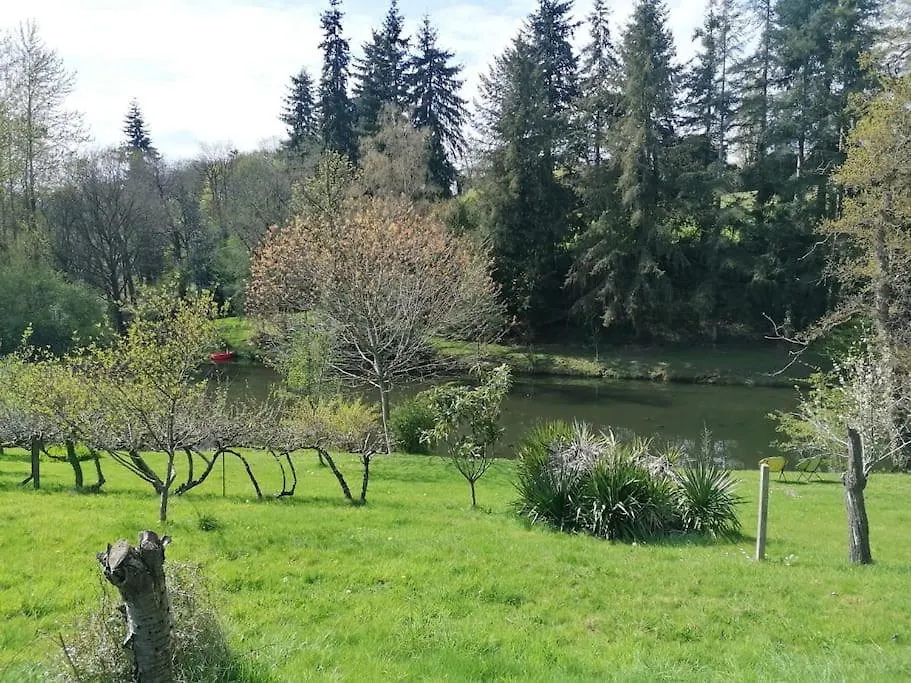 Chalet En Pleine Nature Au Bord D'Un Etang Lanvallay